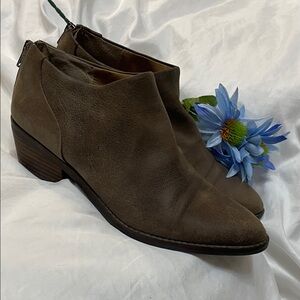 Lucky Brand ☘️ Leather Ankle Booties w/ Cute Zipper Heels in Distressed Brown